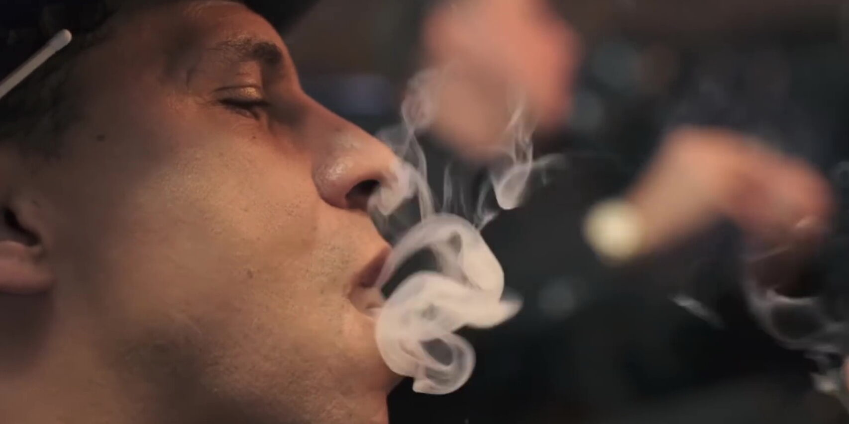 003-Zigarren-inhalieren-01